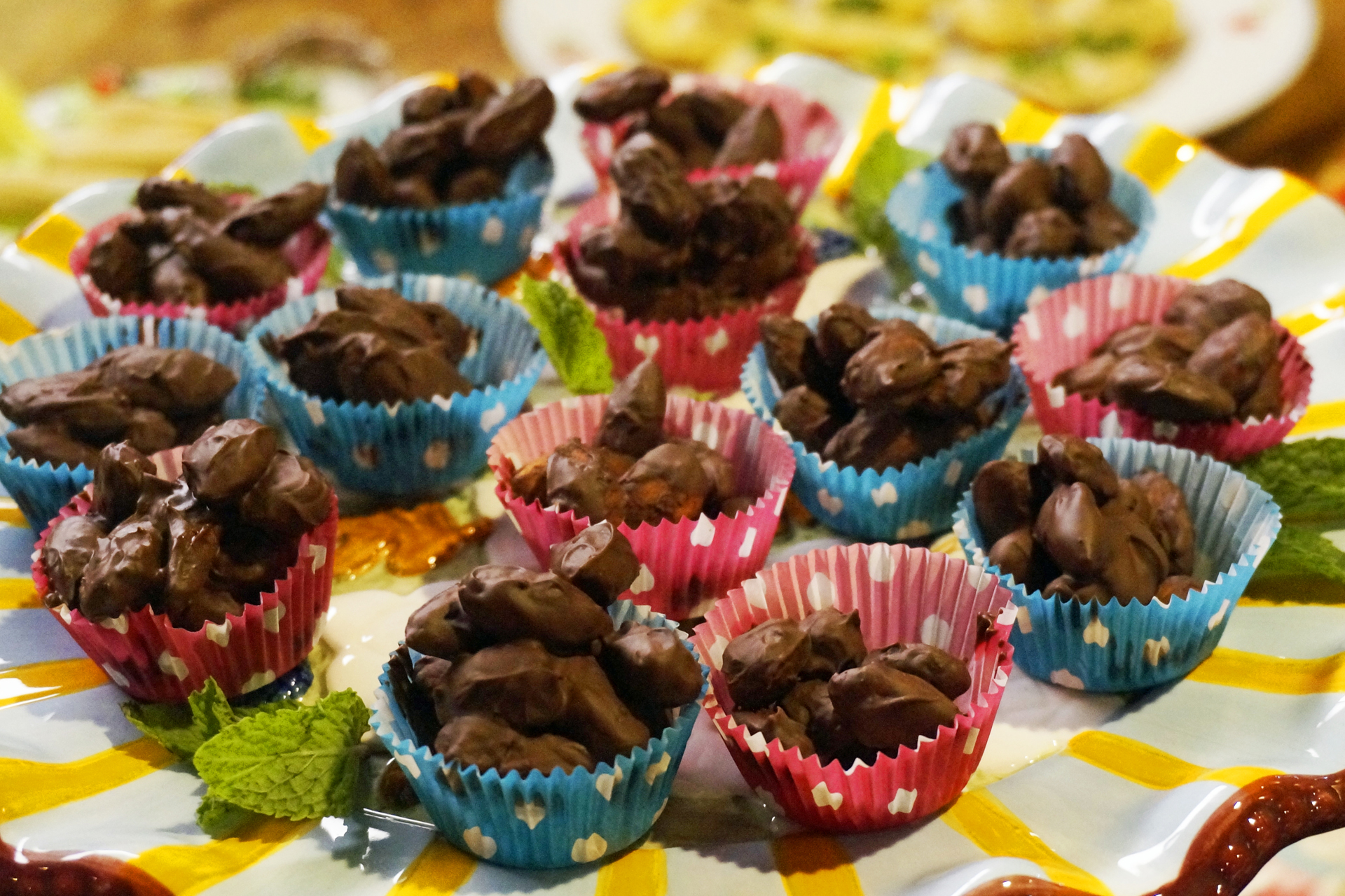 カラーレシピ Chocolate Covered Almonds - Jazzy Vegetarian - Vegan and Delicious!